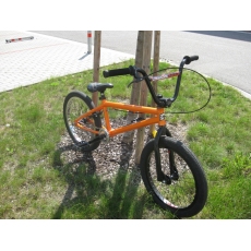 Prodám BMX kolo na rámu Mongoose 