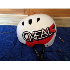 Kvalitní helma Oneal